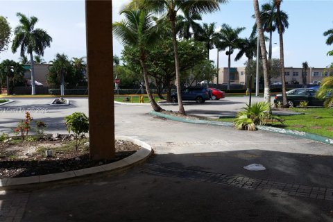 Condominio en alquiler en Miami, Florida, 2 dormitorios, 78.97 m2 № 2054684 - foto 5