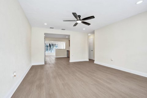 Villa ou maison à vendre à Lauderhill, Floride: 3 chambres, 121.33 m2 № 2432344 - photo 4