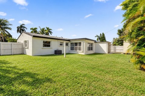 Villa ou maison à vendre à Lauderhill, Floride: 3 chambres, 121.33 m2 № 2432344 - photo 17