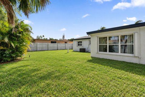 Villa ou maison à vendre à Lauderhill, Floride: 3 chambres, 121.33 m2 № 2432344 - photo 18
