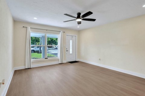 Villa ou maison à vendre à Lauderhill, Floride: 3 chambres, 121.33 m2 № 2432344 - photo 3