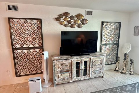 Condo in Hudson, Florida, 2 bedrooms  № 2391688 - photo 12