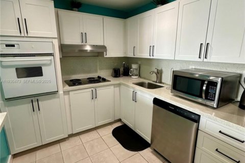 Купить кондоминиум в Санни-Айлс-Бич, Флорида 2 спальни, 139.82м2, № 2053660 - фото 9