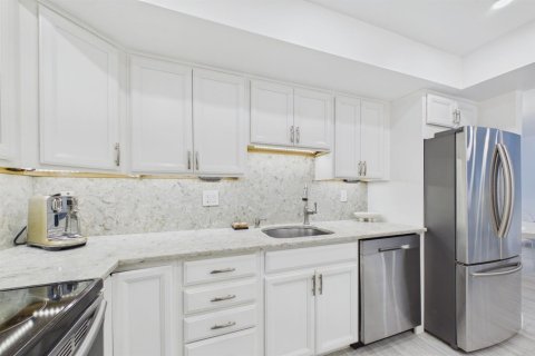 Condo in Palm Beach, Florida, 1 bedroom  № 2378708 - photo 3
