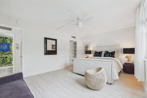 Condo in Palm Beach, Florida, 1 bedroom  № 2378708 - photo 11