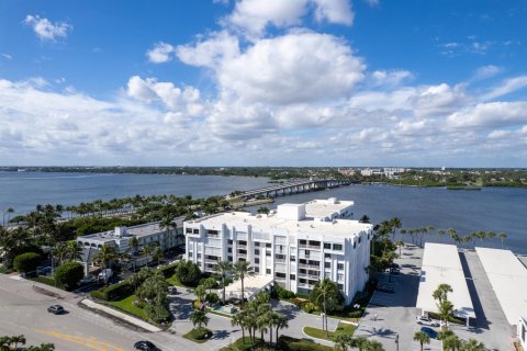 Condo in Palm Beach, Florida, 1 bedroom  № 2378708 - photo 19