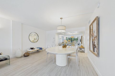 Condo in Palm Beach, Florida, 1 bedroom  № 2378708 - photo 8