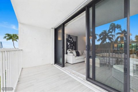 Condo in Palm Beach, Florida, 1 bedroom  № 2378708 - photo 9