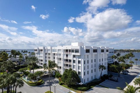 Condo in Palm Beach, Florida, 1 bedroom  № 2378708 - photo 18