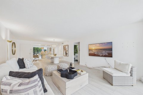Condo in Palm Beach, Florida, 1 bedroom  № 2378708 - photo 6