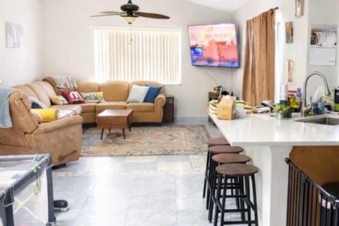 House in Port St. Lucie, Florida 3 bedrooms, 154.22 sq.m. № 2145967 - photo 2