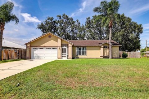 House in Port St. Lucie, Florida 3 bedrooms, 154.22 sq.m. № 2145967