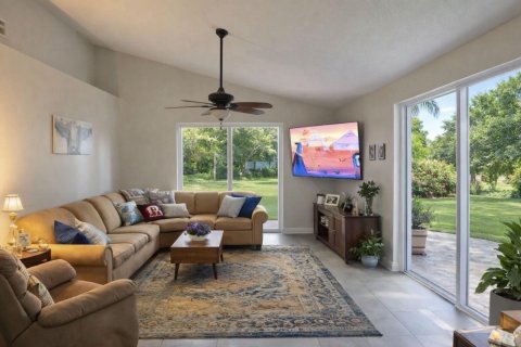 House in Port St. Lucie, Florida 3 bedrooms, 154.22 sq.m. № 2145967 - photo 4
