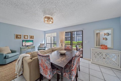 Condo in Sarasota, Florida, 2 bedrooms  № 1881232 - photo 10