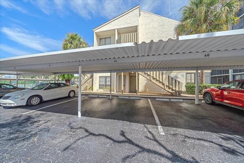 Condo in Sarasota, Florida, 2 bedrooms  № 1881232 - photo 9