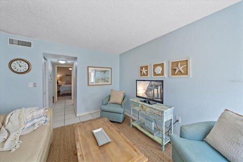 Condo in Sarasota, Florida, 2 bedrooms  № 1881232 - photo 13