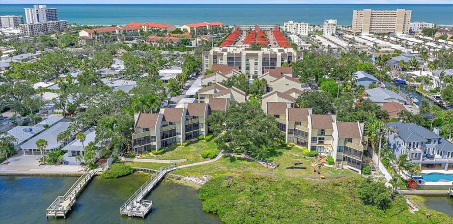 Condo in Sarasota, Florida, 2 bedrooms № 1881232