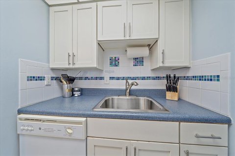 Condo in Sarasota, Florida, 2 bedrooms  № 1881232 - photo 22