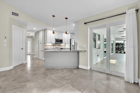 Villa ou maison à vendre à Punta Gorda, Floride: 3 chambres, 194.82 m2 № 2324653 - photo 6