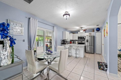 Villa ou maison à vendre à Miami Gardens, Floride: 4 chambres, 153.47 m2 № 1989994 - photo 14