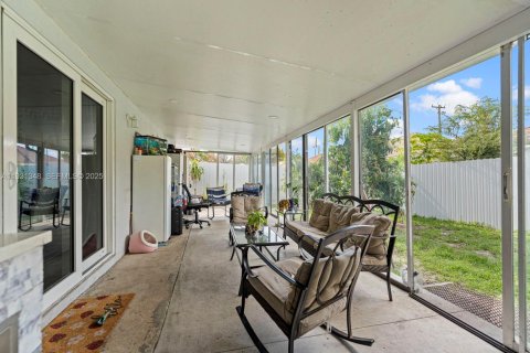 Villa ou maison à vendre à Miami Gardens, Floride: 4 chambres, 153.47 m2 № 1989994 - photo 22
