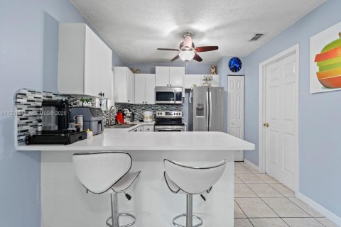 Villa ou maison à vendre à Miami Gardens, Floride: 4 chambres, 153.47 m2 № 1989994 - photo 13