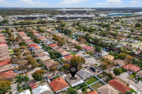 Villa ou maison à vendre à Miami Gardens, Floride: 4 chambres, 153.47 m2 № 1989994 - photo 6