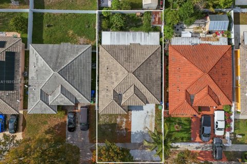 Villa ou maison à vendre à Miami Gardens, Floride: 4 chambres, 153.47 m2 № 1989994 - photo 29