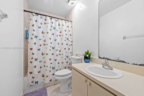 Villa ou maison à vendre à Miami Gardens, Floride: 4 chambres, 153.47 m2 № 1989994 - photo 18