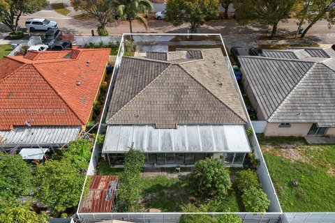 Villa ou maison à vendre à Miami Gardens, Floride: 4 chambres, 153.47 m2 № 1989994 - photo 26