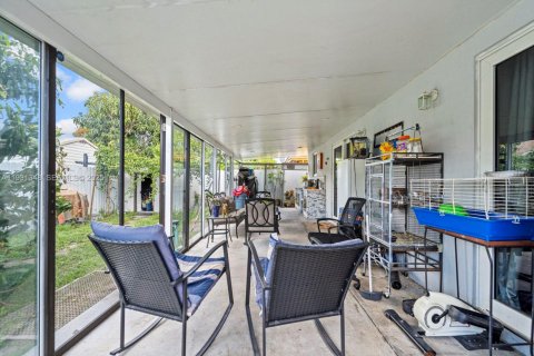 Villa ou maison à vendre à Miami Gardens, Floride: 4 chambres, 153.47 m2 № 1989994 - photo 20