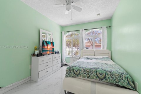 Villa ou maison à vendre à Miami Gardens, Floride: 4 chambres, 153.47 m2 № 1989994 - photo 11