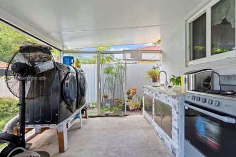 Villa ou maison à vendre à Miami Gardens, Floride: 4 chambres, 153.47 m2 № 1989994 - photo 21