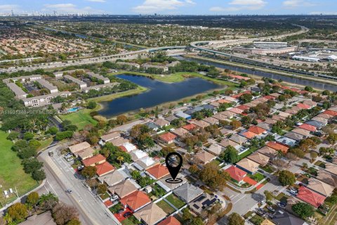 Villa ou maison à vendre à Miami Gardens, Floride: 4 chambres, 153.47 m2 № 1989994 - photo 7