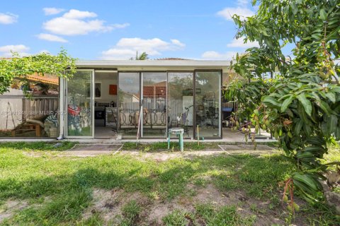 Villa ou maison à vendre à Miami Gardens, Floride: 4 chambres, 153.47 m2 № 1989994 - photo 24