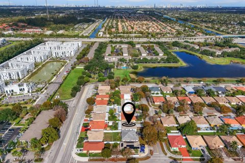 Villa ou maison à vendre à Miami Gardens, Floride: 4 chambres, 153.47 m2 № 1989994 - photo 8