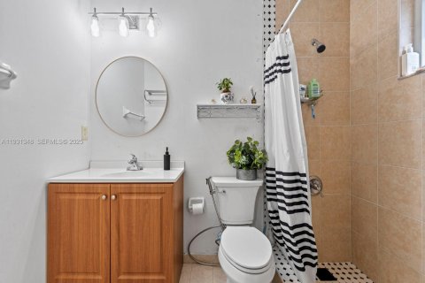 Villa ou maison à vendre à Miami Gardens, Floride: 4 chambres, 153.47 m2 № 1989994 - photo 16