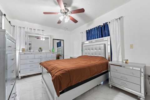 Villa ou maison à vendre à Miami Gardens, Floride: 4 chambres, 153.47 m2 № 1989994 - photo 15