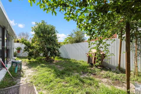 Villa ou maison à vendre à Miami Gardens, Floride: 4 chambres, 153.47 m2 № 1989994 - photo 23
