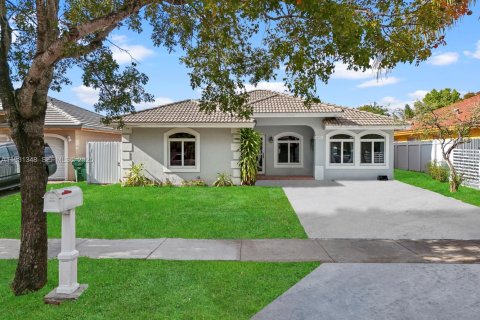 Villa ou maison à vendre à Miami Gardens, Floride: 4 chambres, 153.47 m2 № 1989994 - photo 1