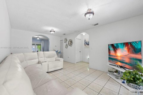 Villa ou maison à vendre à Miami Gardens, Floride: 4 chambres, 153.47 m2 № 1989994 - photo 9