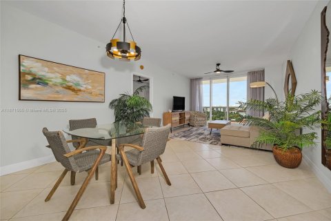 Condominio en venta en Surfside, Florida, 2 dormitorios, 117.06 m2 № 1983034 - foto 3