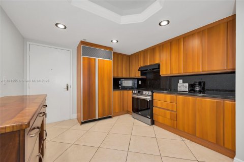 Condominio en venta en Surfside, Florida, 2 dormitorios, 117.06 m2 № 1983034 - foto 23