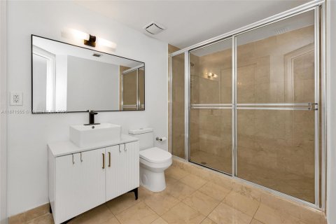 Condominio en venta en Surfside, Florida, 2 dormitorios, 117.06 m2 № 1983034 - foto 26