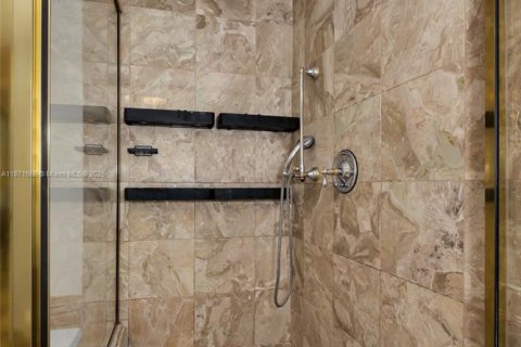 Condominio en venta en Surfside, Florida, 2 dormitorios, 117.06 m2 № 1983034 - foto 19