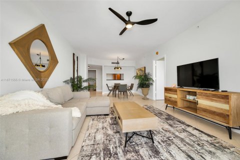 Condominio en venta en Surfside, Florida, 2 dormitorios, 117.06 m2 № 1983034 - foto 5