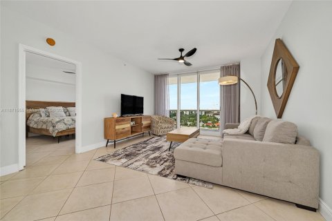 Condominio en venta en Surfside, Florida, 2 dormitorios, 117.06 m2 № 1983034 - foto 9