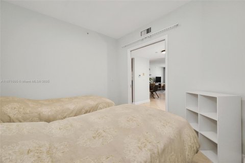 Condominio en venta en Surfside, Florida, 2 dormitorios, 117.06 m2 № 1983034 - foto 21