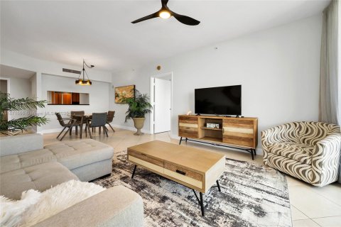 Condominio en venta en Surfside, Florida, 2 dormitorios, 117.06 m2 № 1983034 - foto 6