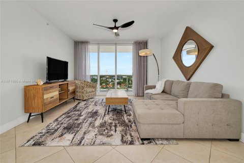Condominio en venta en Surfside, Florida, 2 dormitorios, 117.06 m2 № 1983034 - foto 10